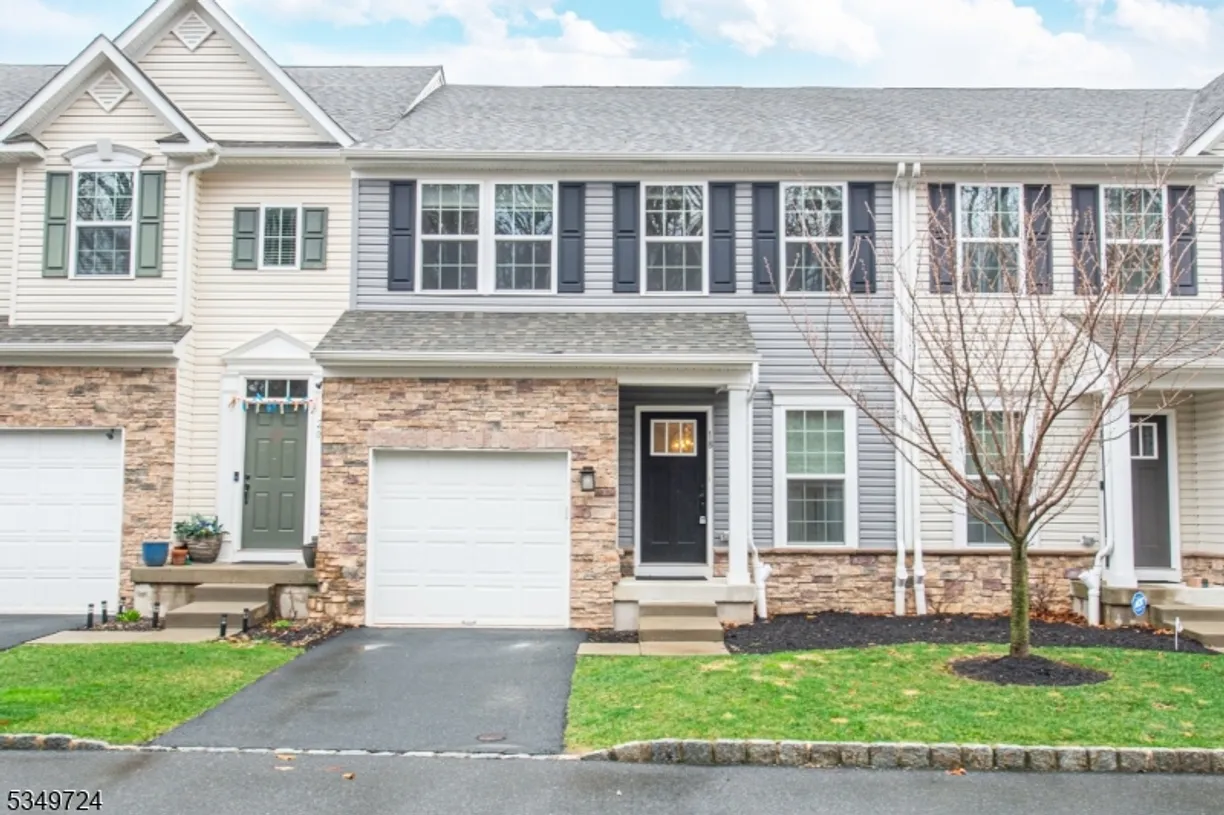 Bergen County Real Estate | View 18 Trailwood Dr | 3 Beds, 2 Baths