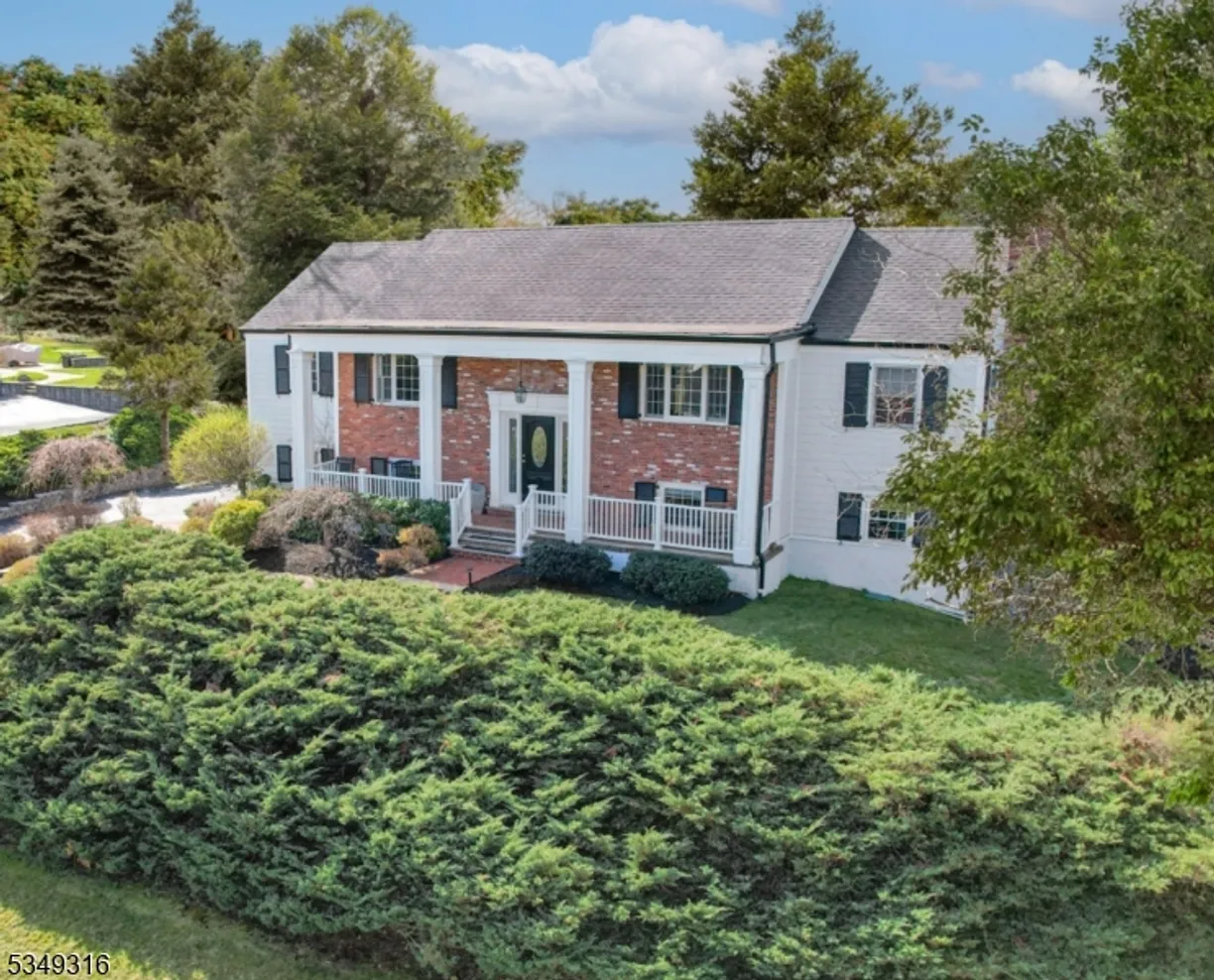 Jersey City/Hoboken Real Estate | View 17 Glenmere Dr | 6 Beds, 3 Baths