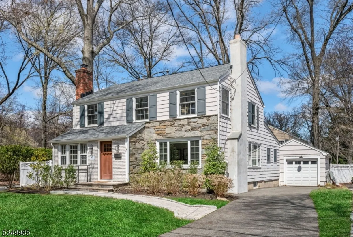 Jersey City/Hoboken Real Estate | View 8 Amherst Pl | 3 Beds, 2 Baths