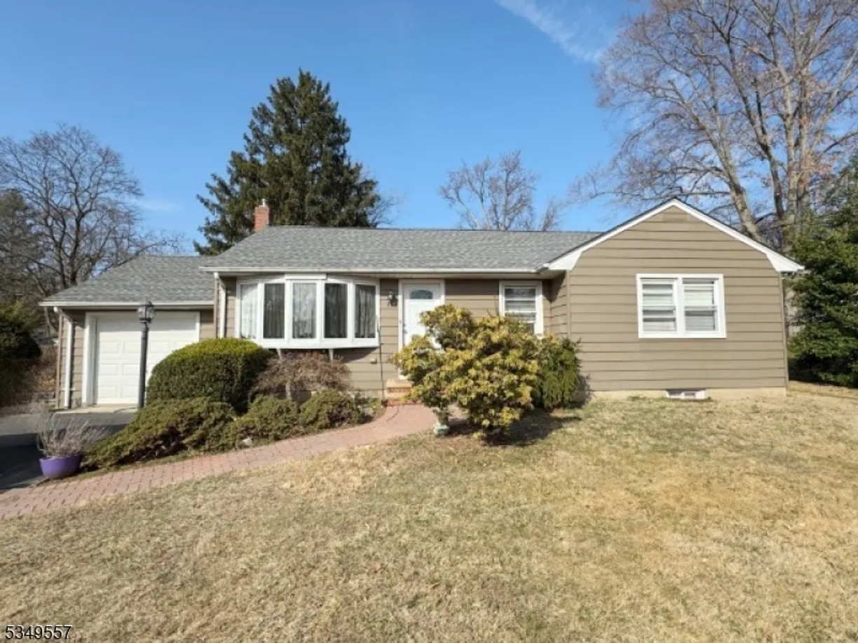 Central NJ/Bucks County, PA Real Estate | View 681 Hawthorne Ave | 4 Beds