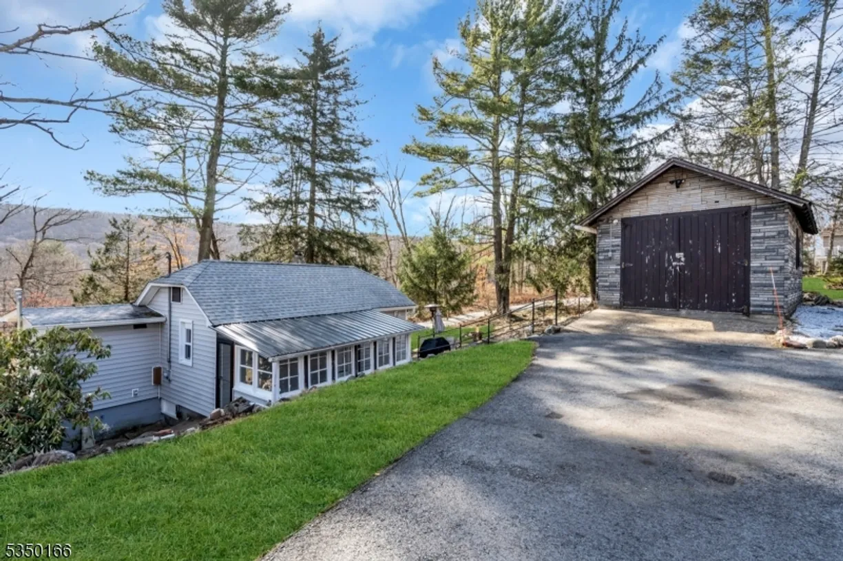 Bergen County Real Estate | View 18 Pioneer Trl | 2 Beds