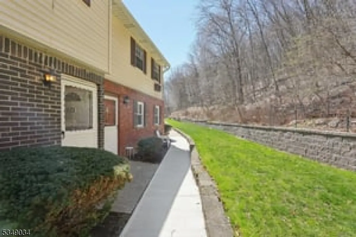 Bergen County Real Estate | View 322 Richard Mine Rd F11, F11 | Listing