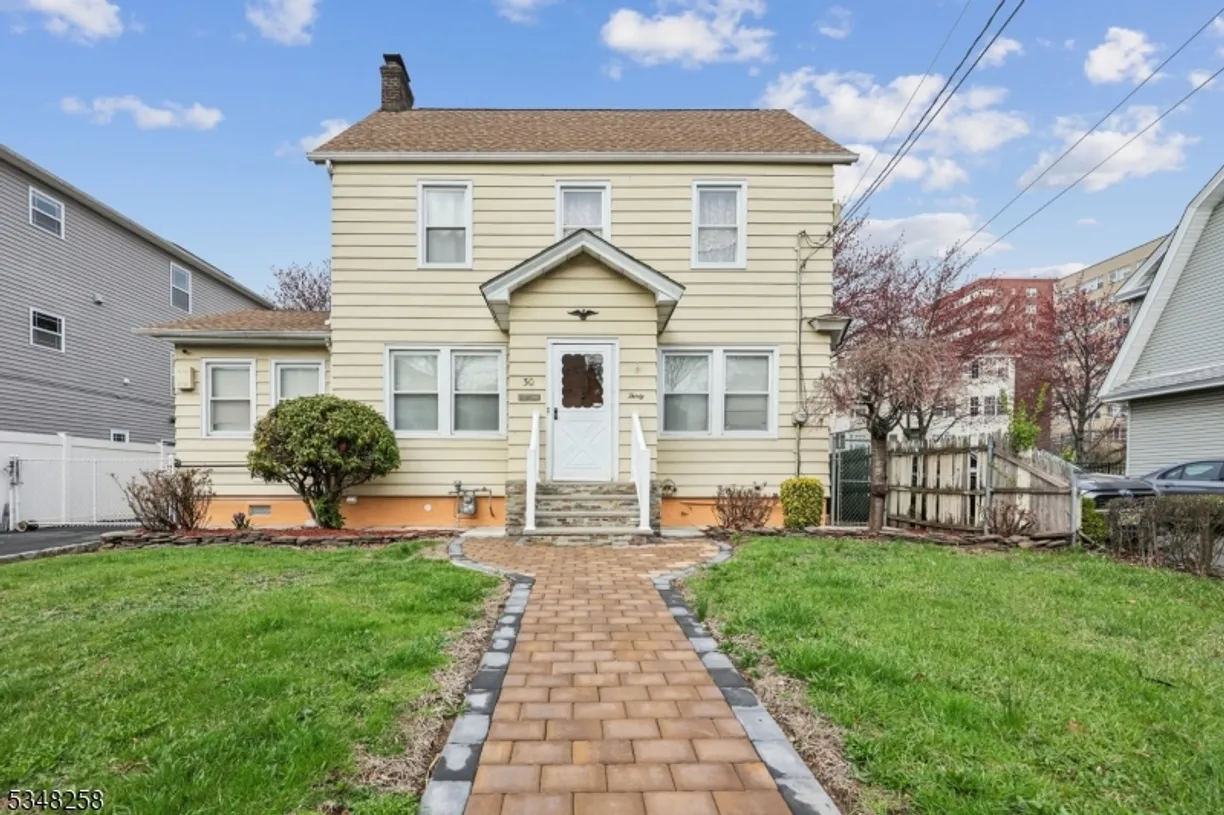 Rockland/Orange/NJ Real Estate | View 764 Hazard Pl | 5 Beds, 2 Baths