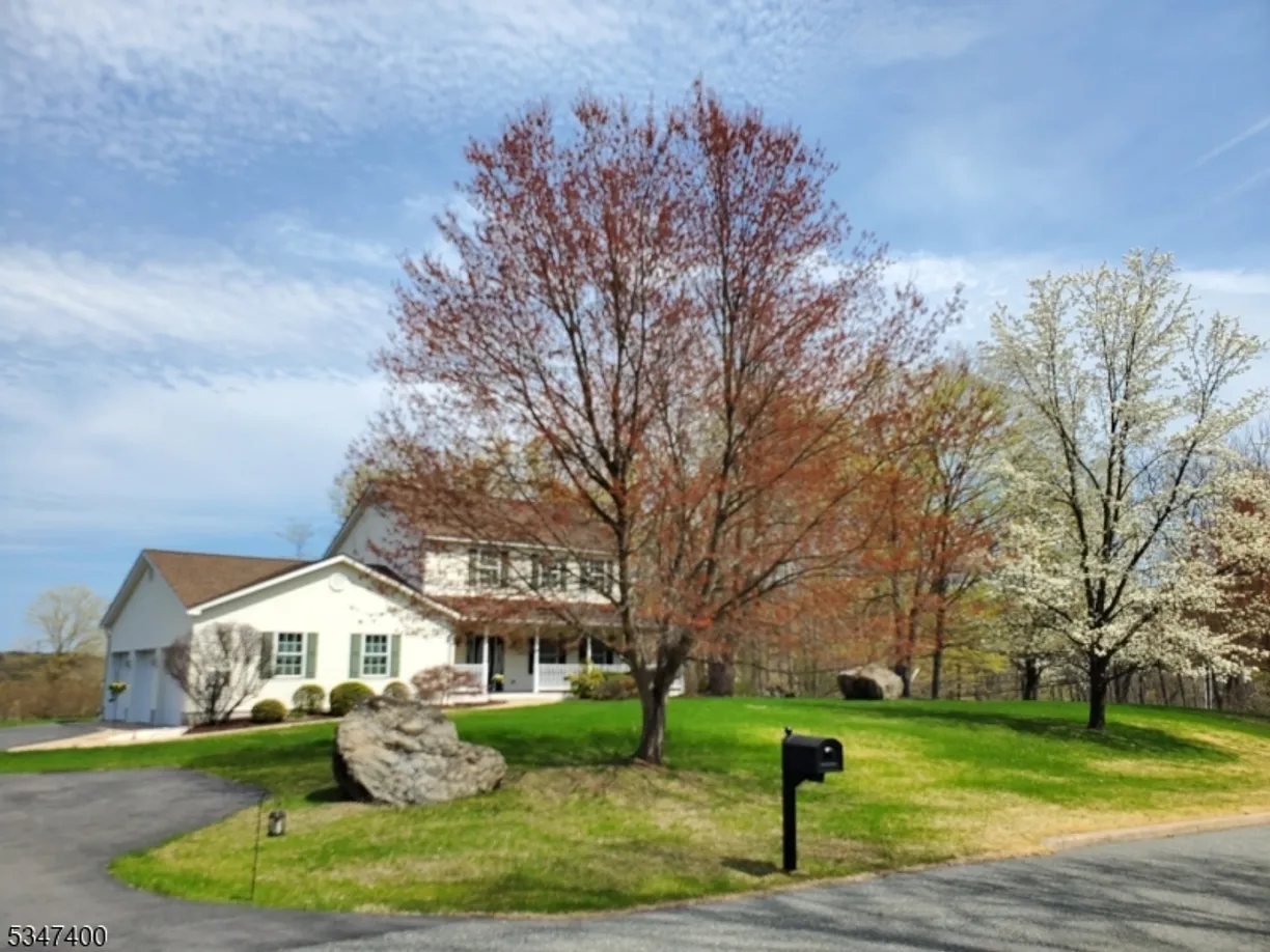 Central NJ/Bucks County, PA Real Estate | View 1 Autumn Rd | 4 Beds