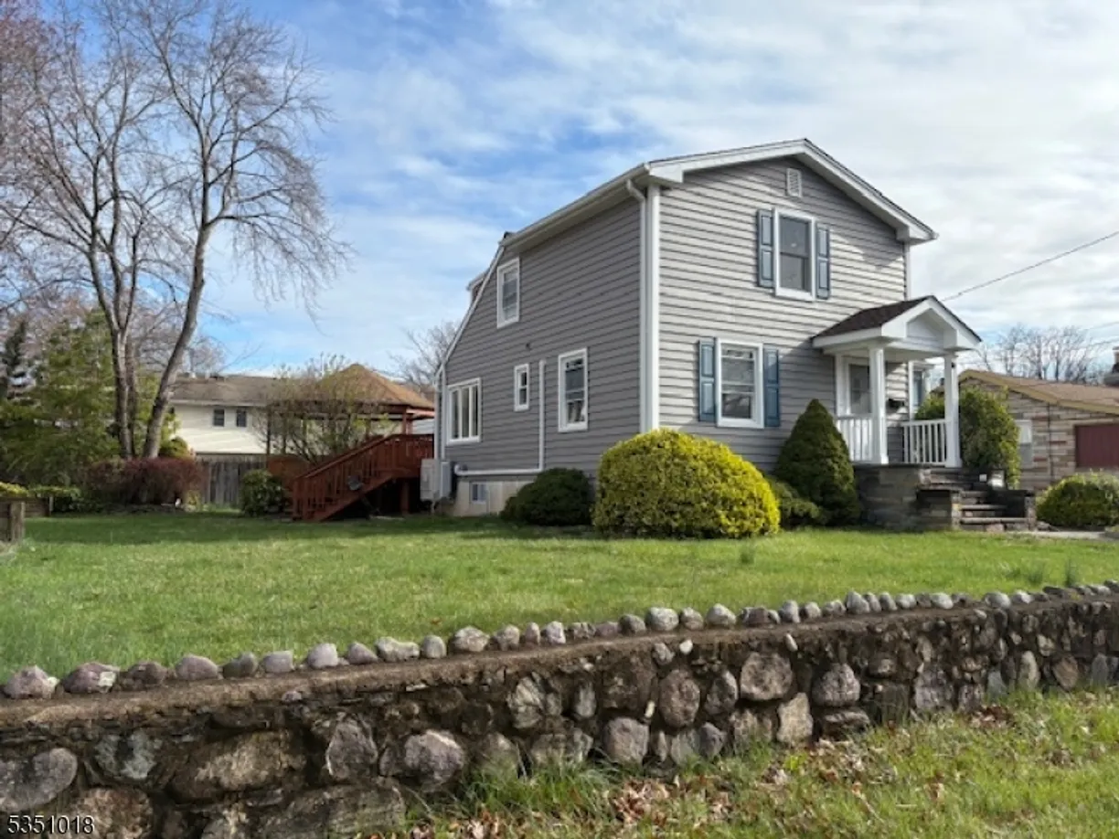 Bergen County Real Estate | View 10 Beechwood Ave | Listing