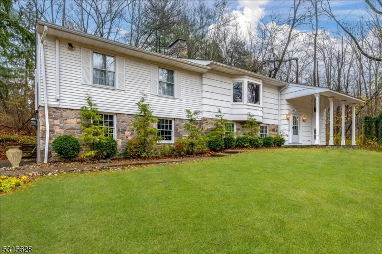 Central NJ/Bucks County, PA Real Estate | View 42 Mill Rd | 4 Beds