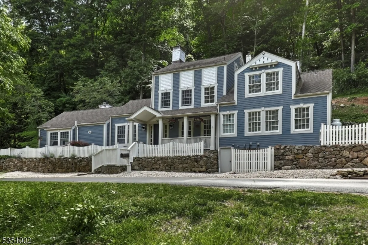 Jersey City/Hoboken Real Estate | View 7 Union School House Rd | 4 Beds