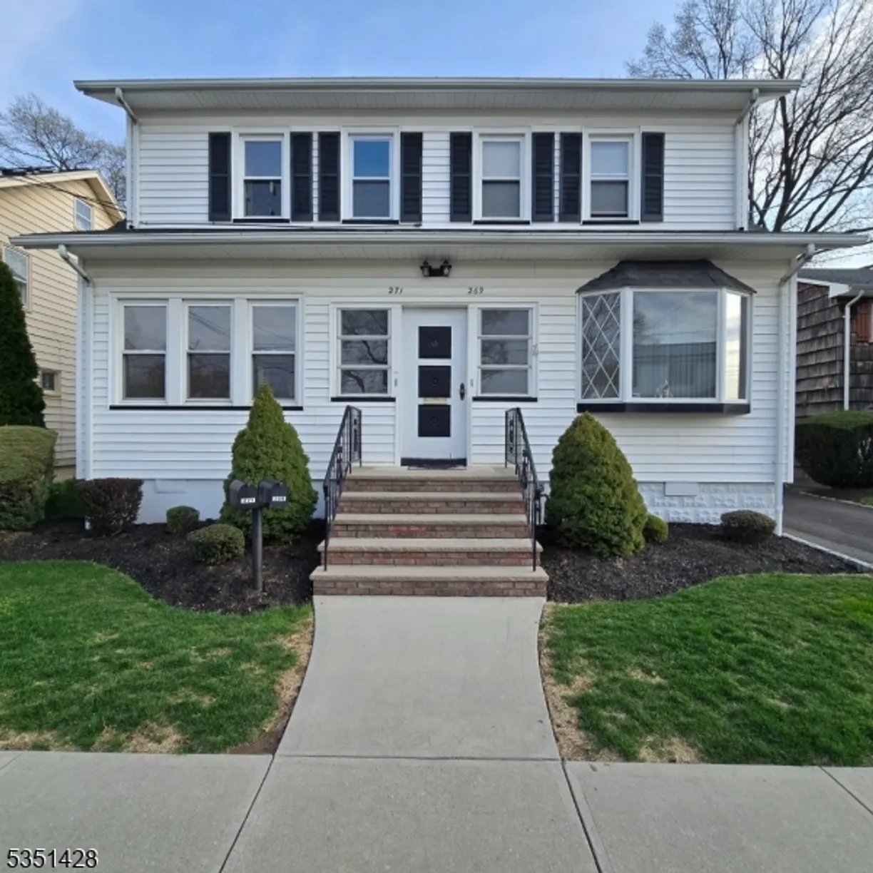 Jersey City/Hoboken Real Estate | View 271 Newark Ave | 3 Beds, 1 Bath