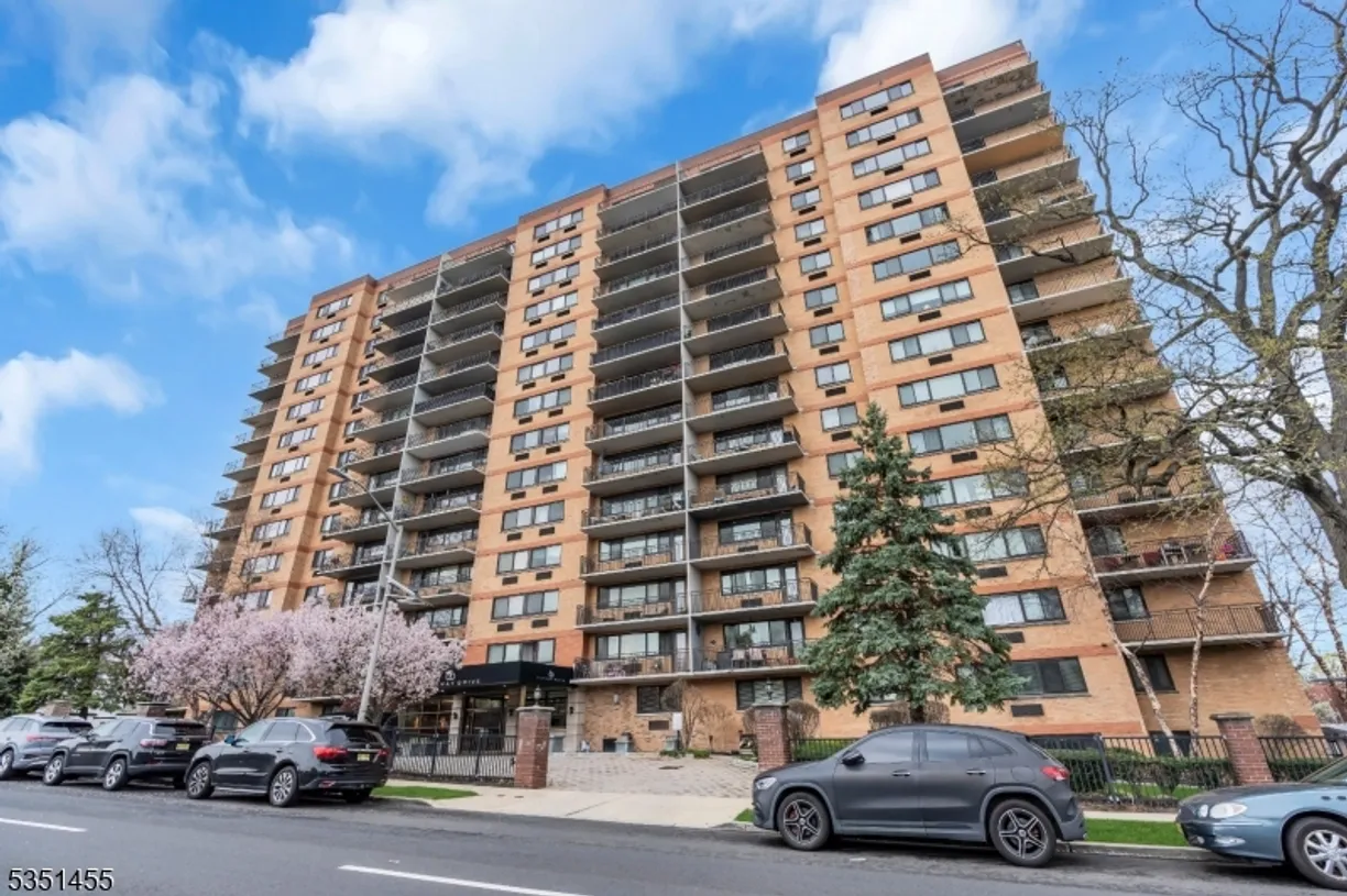 Jersey City/Hoboken Real Estate | View 60 Parkway Dr, 8E | 1 Bed, 1 Bath