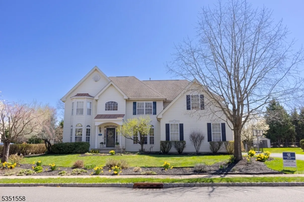 Jersey City/Hoboken Real Estate | View 28 Valley Wood Dr | 4 Beds, 3 Baths