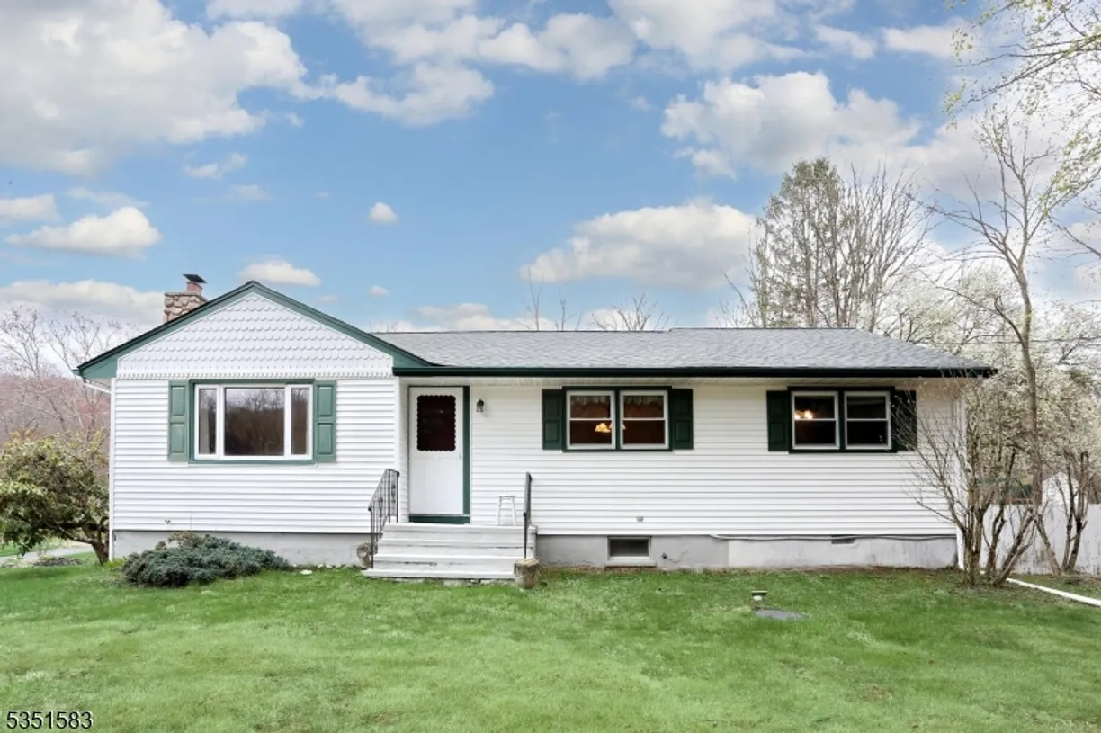 Bergen County Real Estate | View 480 Stonetown Rd | 3 Beds, 2 Baths