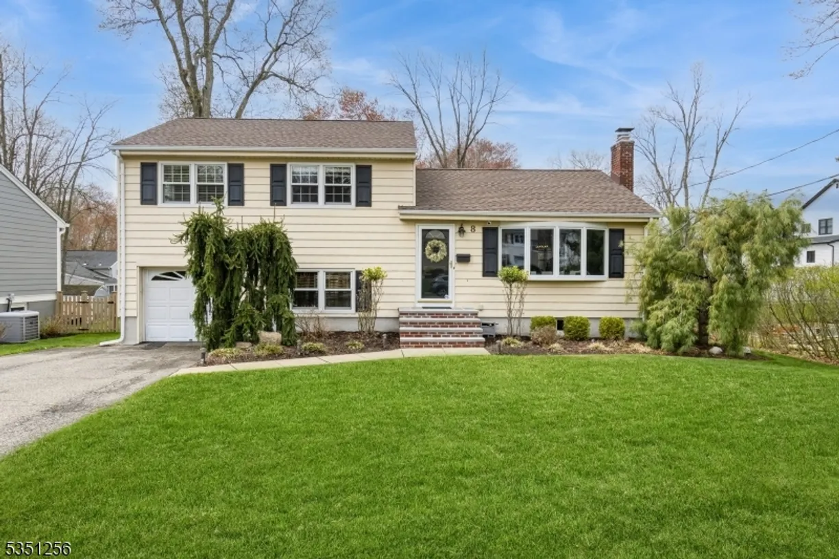 Jersey City/Hoboken Real Estate | View 8 Hampton Ter | 3 Beds, 2 Baths