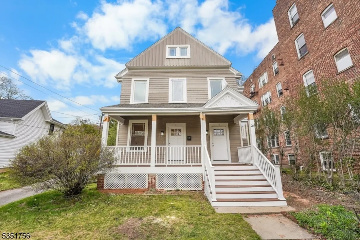 Jersey City/Hoboken Real Estate | View 26 Saint Lukes Pl, 2 | 3 Beds, 2 Baths