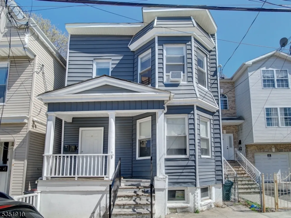 Rockland/Orange/NJ Real Estate | View 786 S 17Th St | 2 Baths