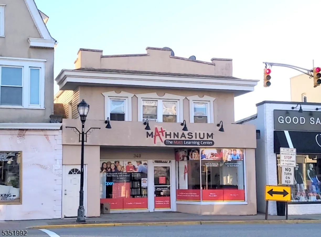 Jersey City/Hoboken Real Estate | View 340 Bloomfield Ave, A | 2 Beds, 1 Bath