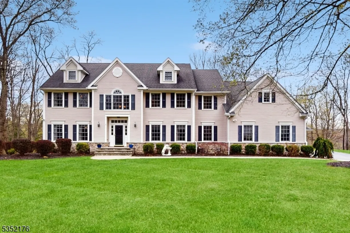 Jersey City/Hoboken Real Estate | View 2 Farmhouse Ln | 5 Beds