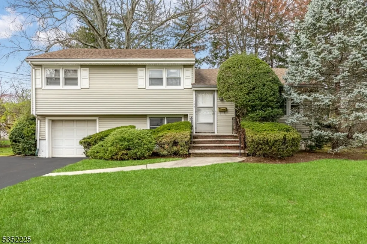 Jersey City/Hoboken Real Estate | View 188 Elmwood Ave | 3 Beds