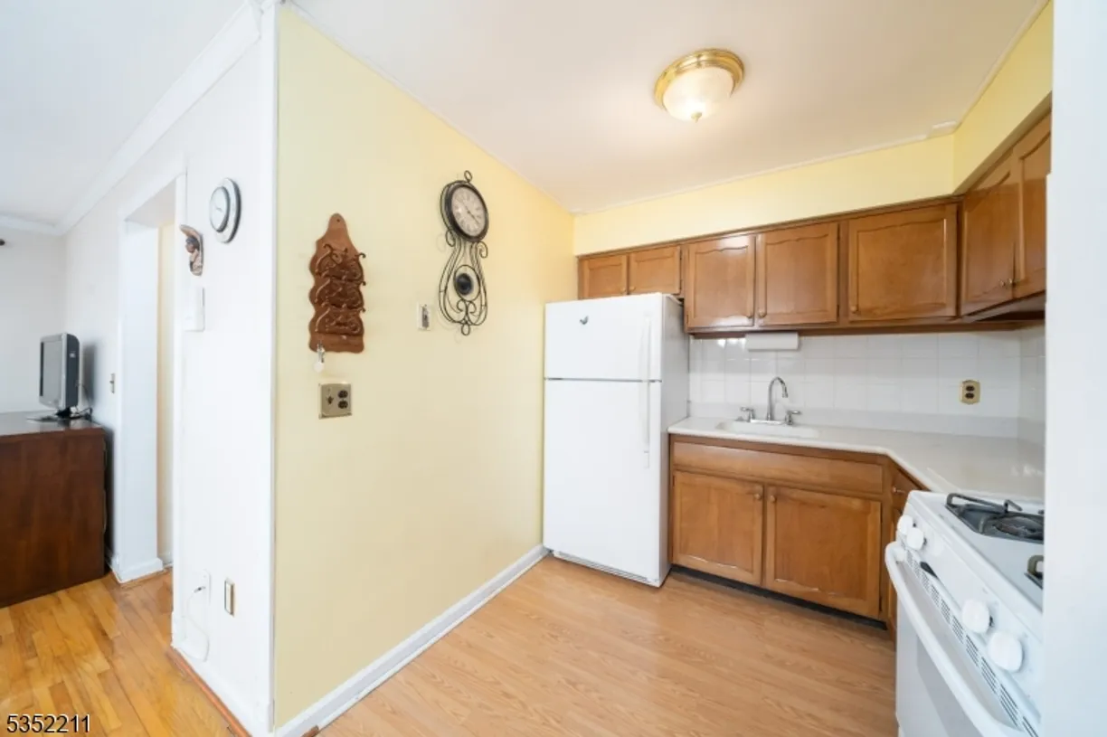 Jersey City/Hoboken Real Estate | View 605 Grove St, 8 | Listing