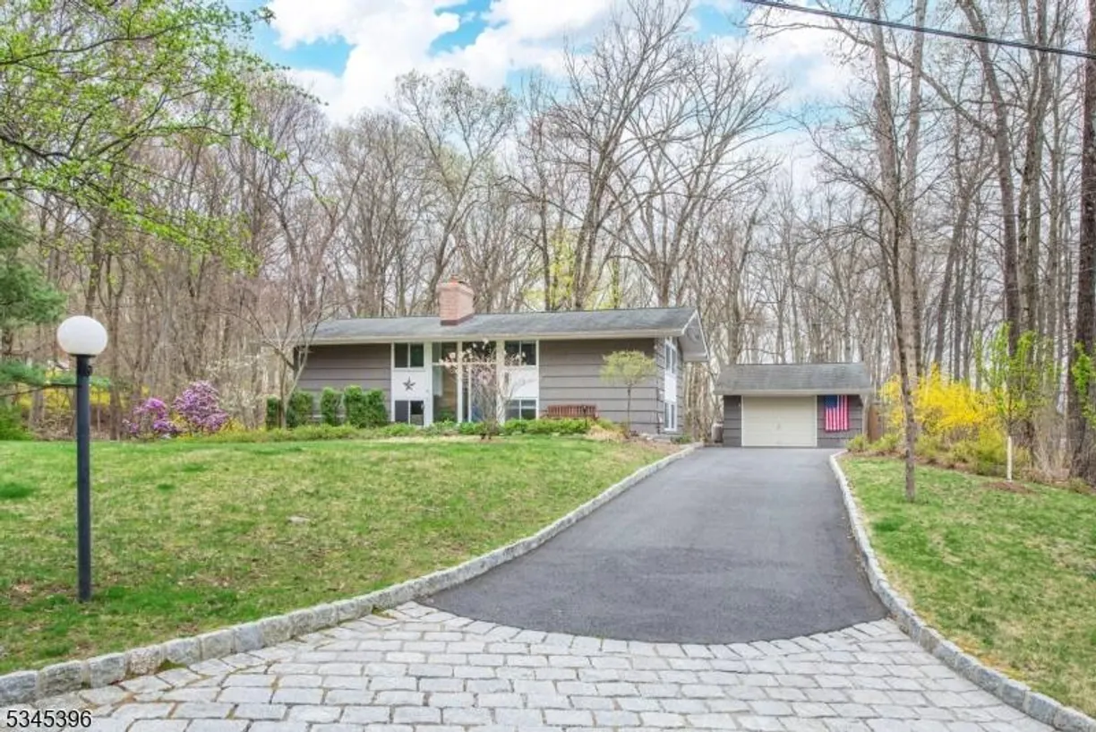 Jersey City/Hoboken Real Estate | View 3 Audubon Dr | 4 Beds, 2 Baths