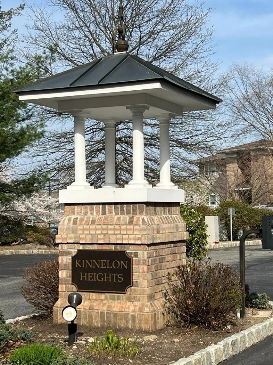 Bergen County Real Estate | View 8 Wilshire Ter, 8 | 2 Beds, 2 Baths
