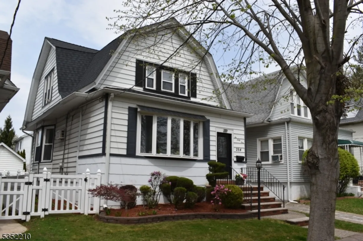 Jersey City/Hoboken Real Estate | View 264 E 4Th St | 3 Beds