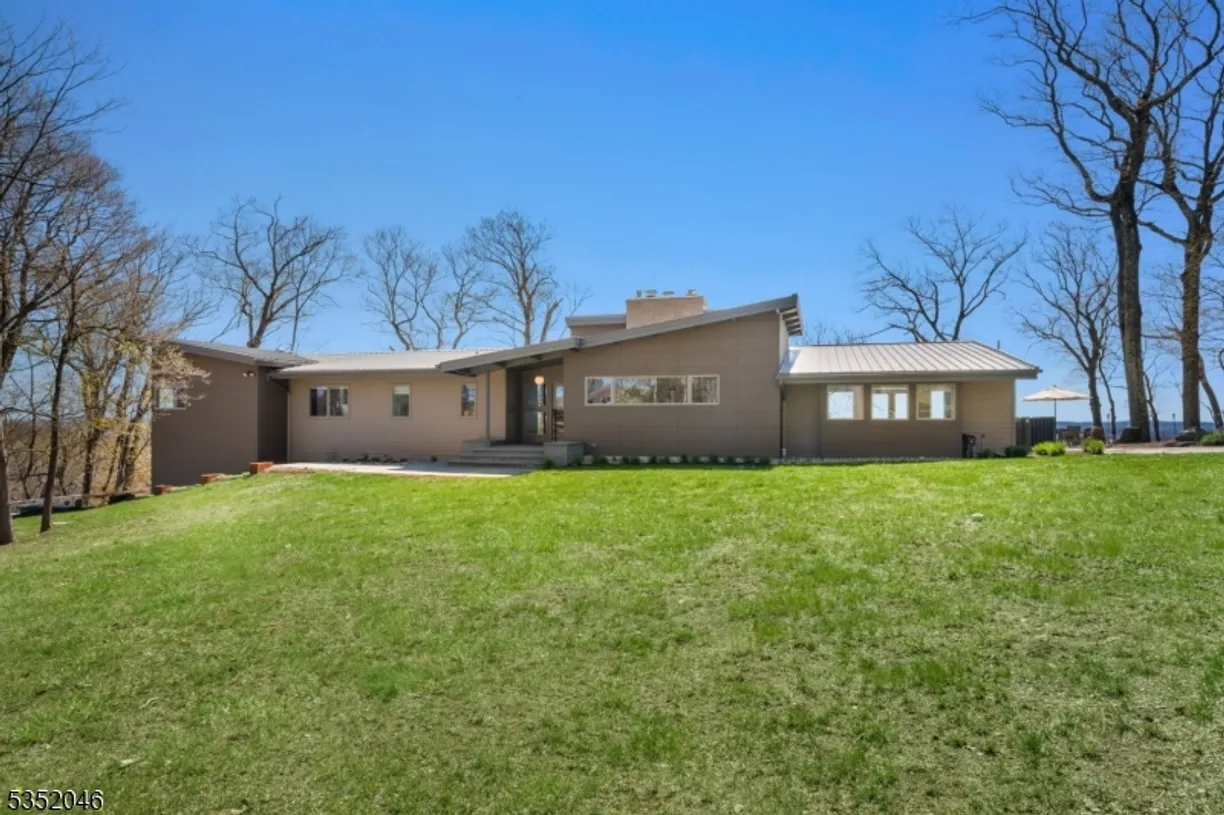 Jersey City/Hoboken Real Estate | View 190 Round Top Rd | 4 Beds, 3 Baths