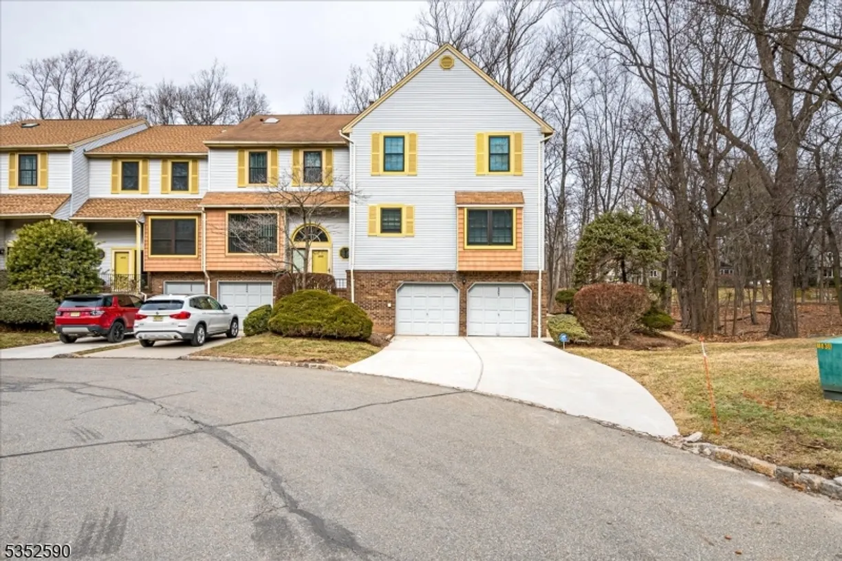Jersey City/Hoboken Real Estate | View 4807 Stonehedge Rd | 3 Beds, 2 Baths