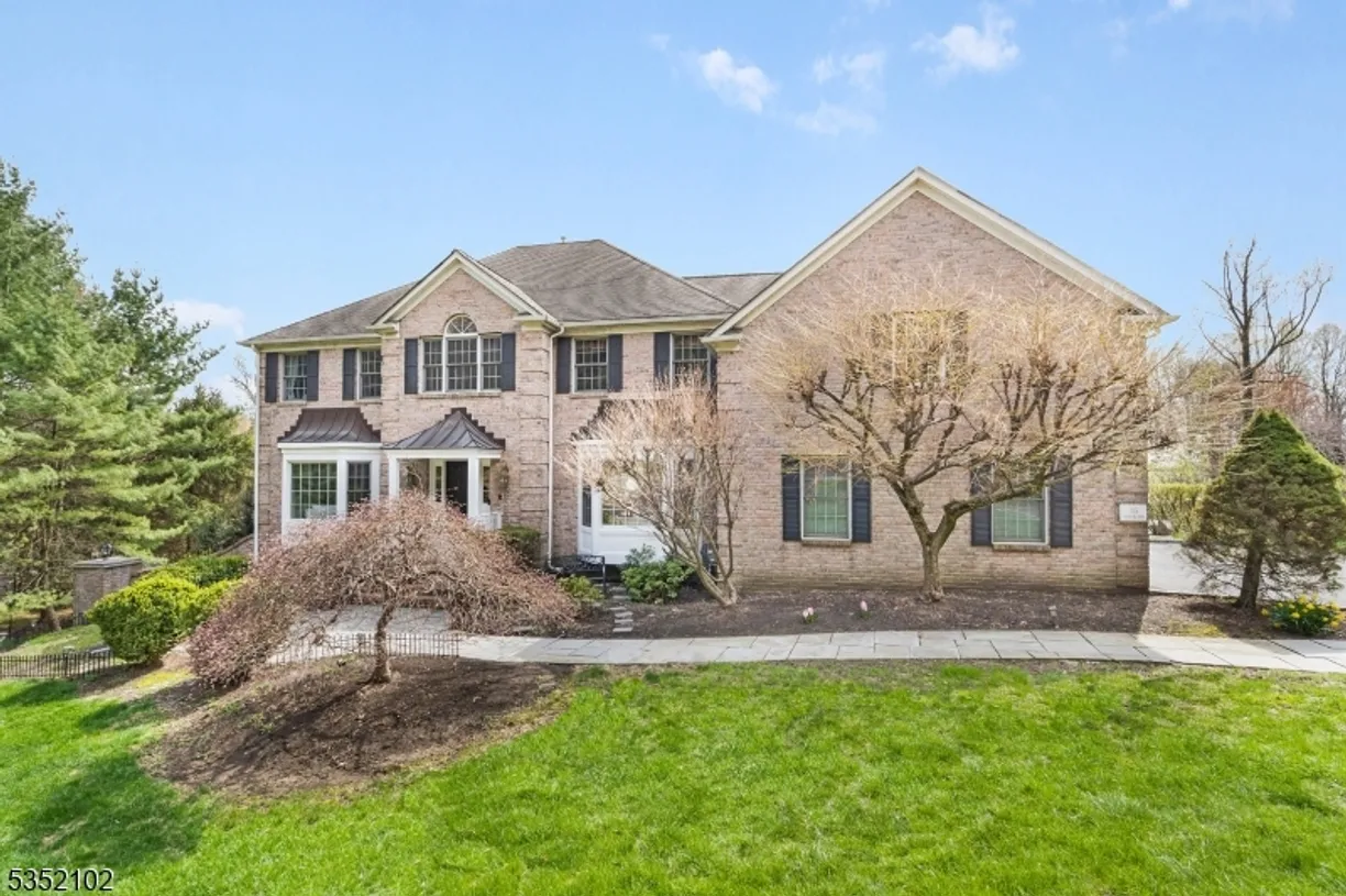 Jersey City/Hoboken Real Estate | View 16 Beacon Hill Dr | 5 Beds, 4 Baths