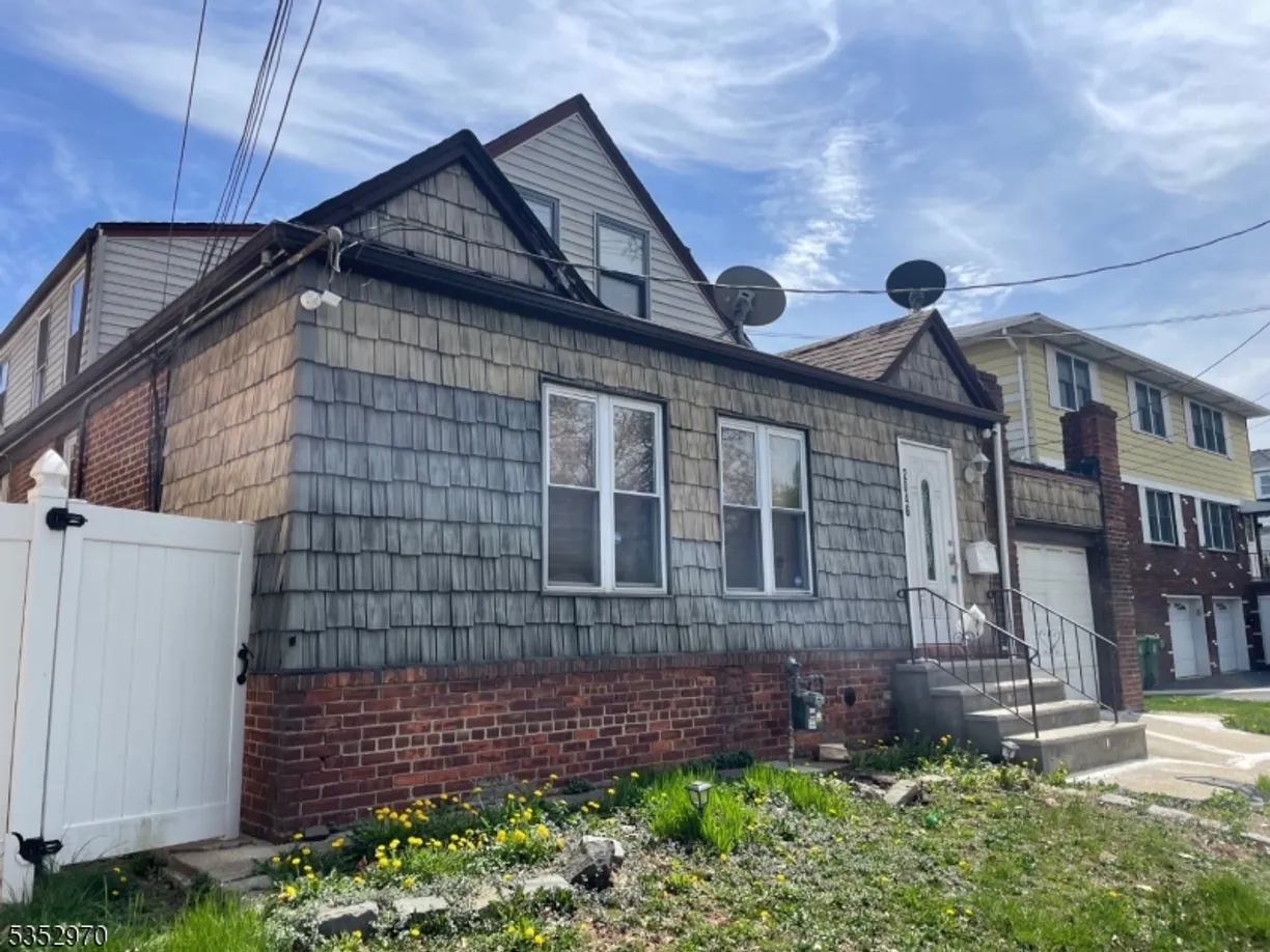 Bergen County Real Estate | View 2046 E Saint Georges Ave | 5 Beds, 3 Baths