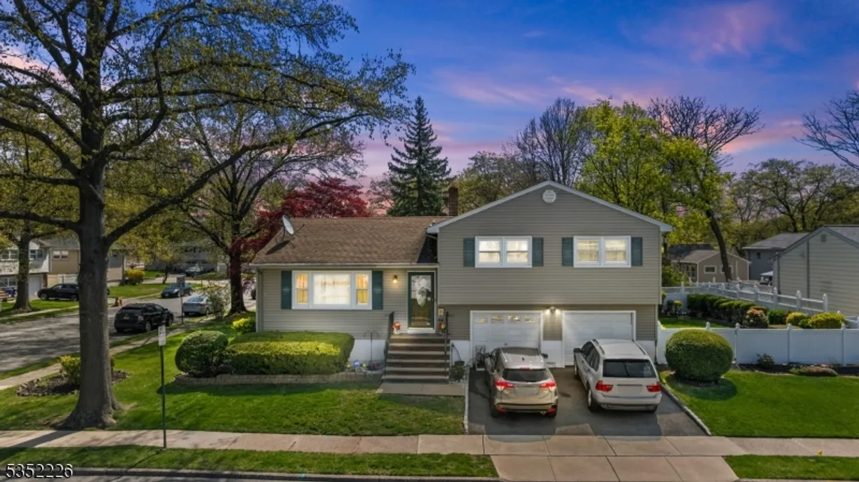 Jersey City/Hoboken Real Estate | View 71 Dalebrook Rd | 3 Beds, 2 Baths