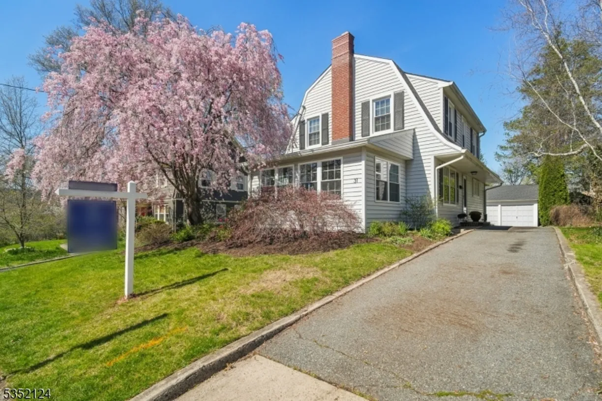 Jersey City/Hoboken Real Estate | View 31 Sommer Ave | 4 Beds, 1 Bath