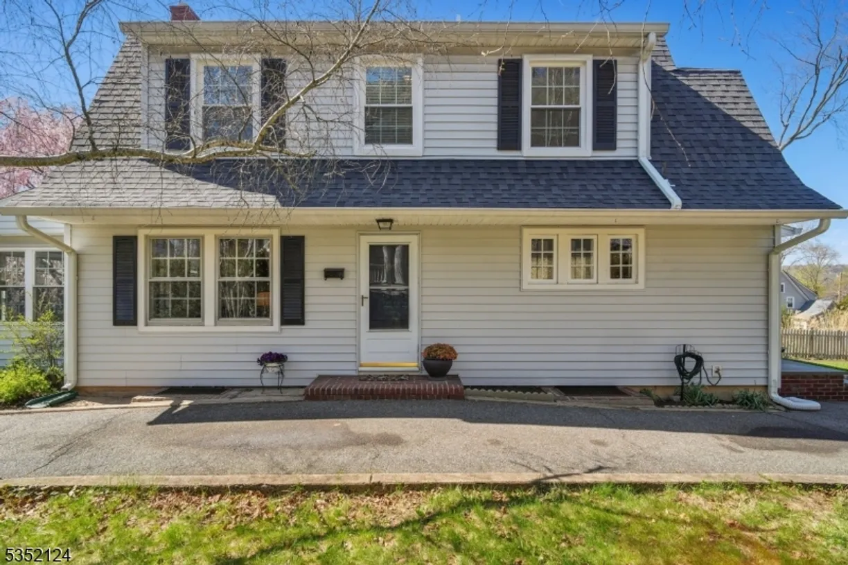 Jersey City/Hoboken Real Estate | View 31 Sommer Ave | Listing