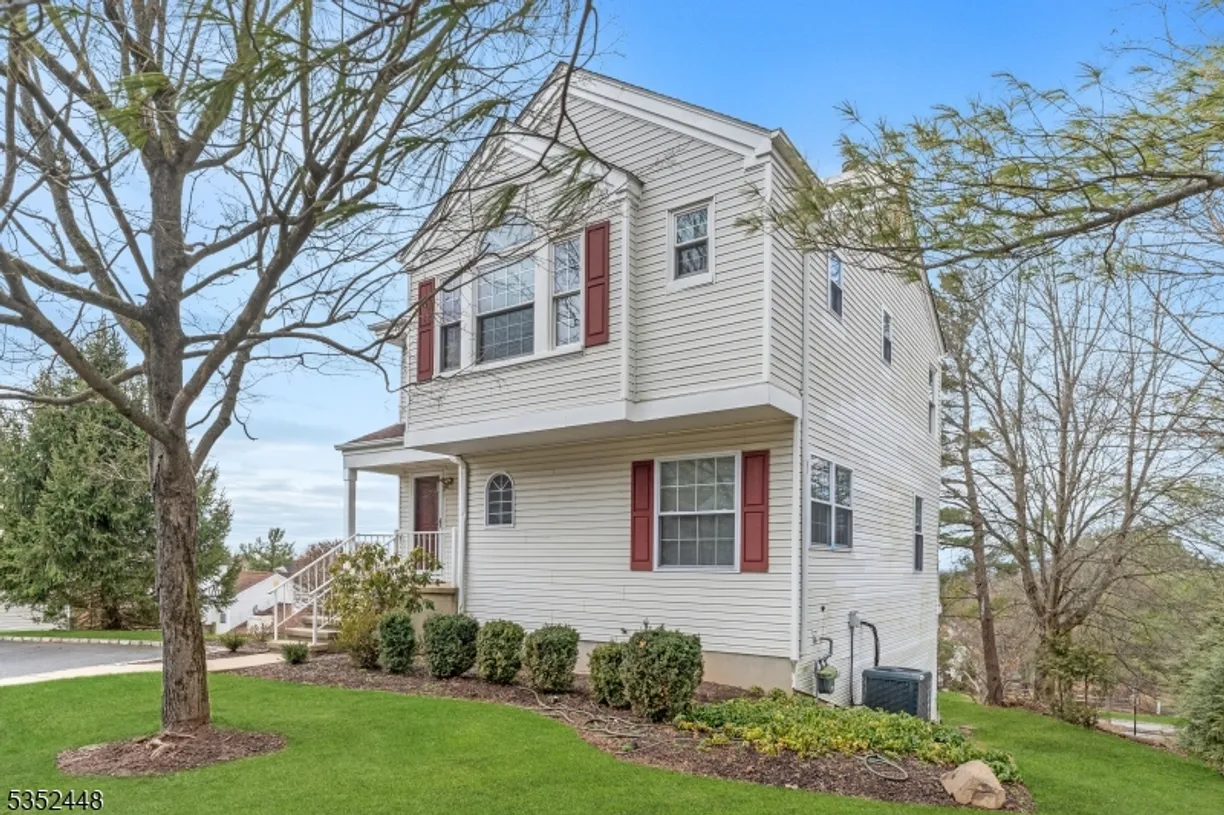 Jersey City/Hoboken Real Estate | View 381 Finch Ln | 4 Beds
