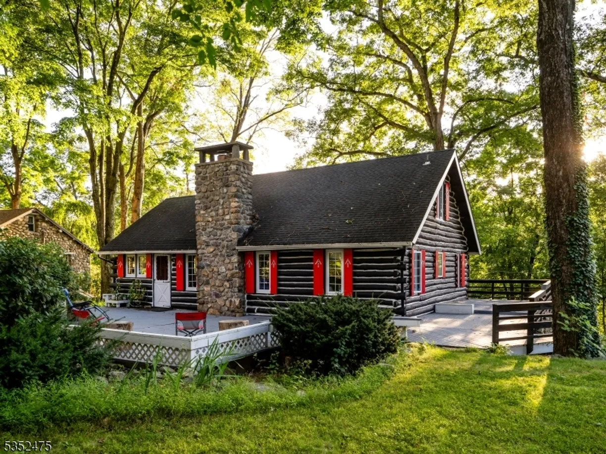 Bergen County Real Estate | View 154 Cupsaw Dr | Listing