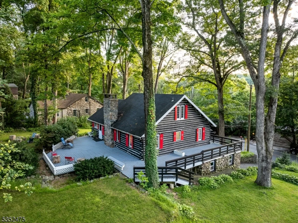 Bergen County Real Estate | View 154 Cupsaw Dr | Listing