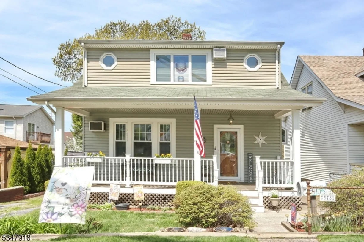 Jersey City/Hoboken Real Estate | View 378 Summer St | 3 Beds