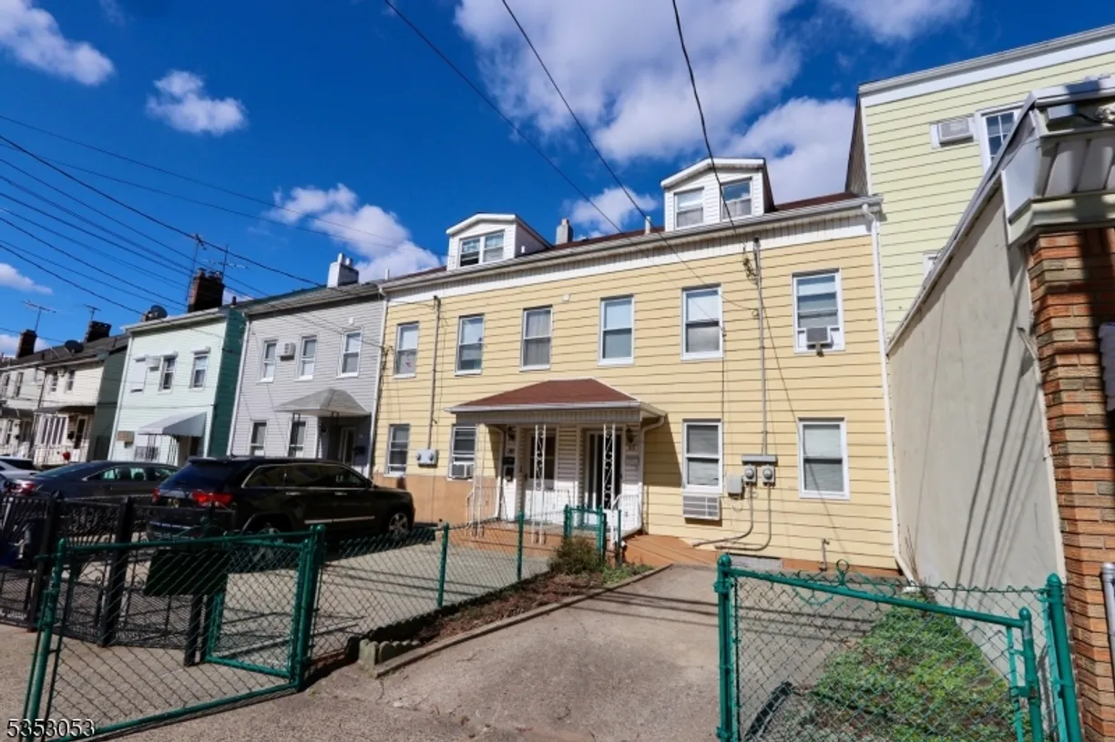 Jersey City/Hoboken Real Estate | View 87 Union St | 3 Baths