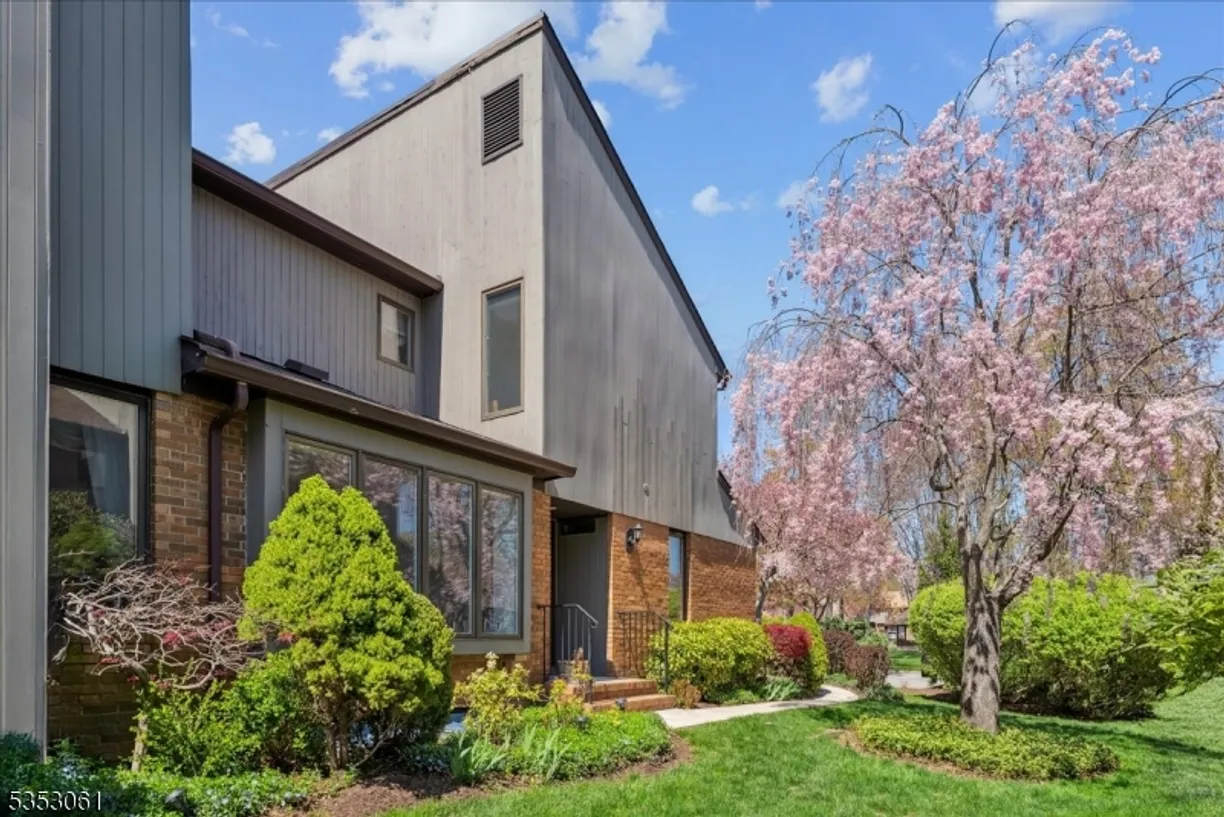 Jersey City/Hoboken Real Estate | View 16 Byron Ave | Listing
