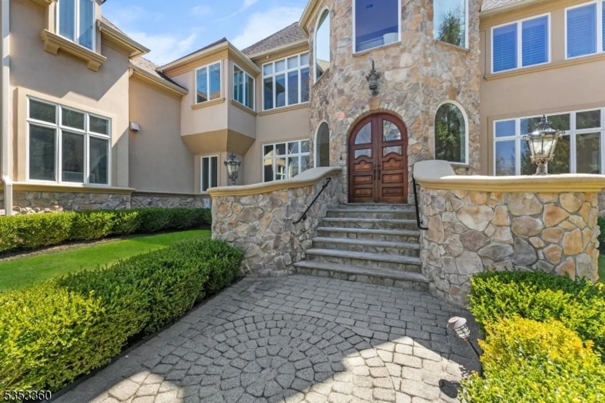 Jersey City/Hoboken Real Estate | View 5 Fox Chase Dr | Listing