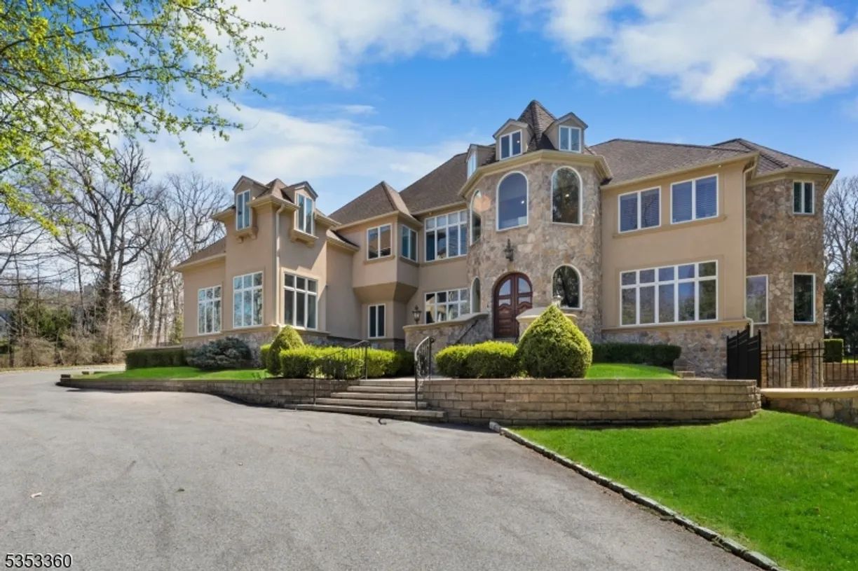 Jersey City/Hoboken Real Estate | View 5 Fox Chase Dr | 6 Beds, 5 Baths
