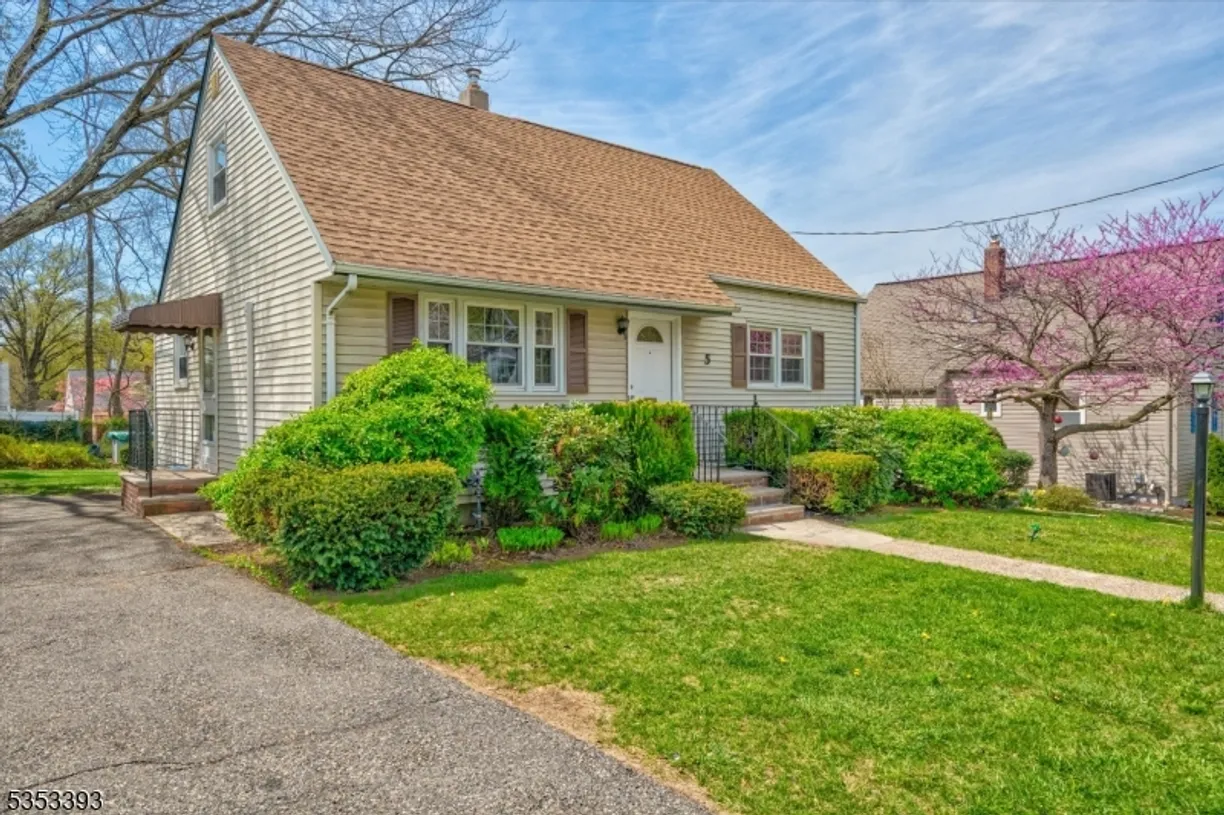 Jersey City/Hoboken Real Estate | View 5 Gregory Ter | 4 Beds, 2 Baths