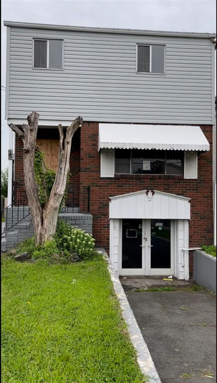 Jersey City/Hoboken Real Estate | View 33 SUBURBIA CT | 2 Beds, 2 Baths
