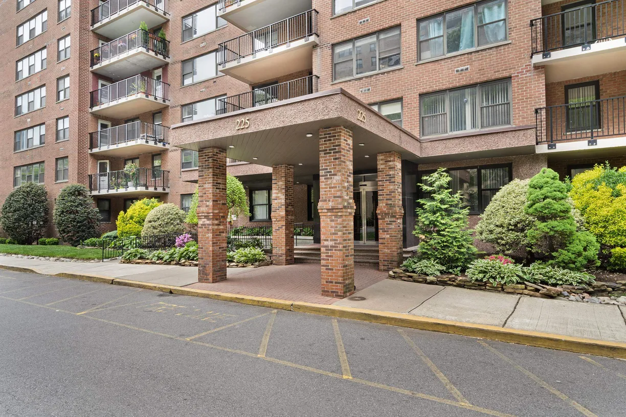 Jersey City/Hoboken Real Estate | View 225 ST PAULS AVE, 16J | 1 Bed, 1 Bath