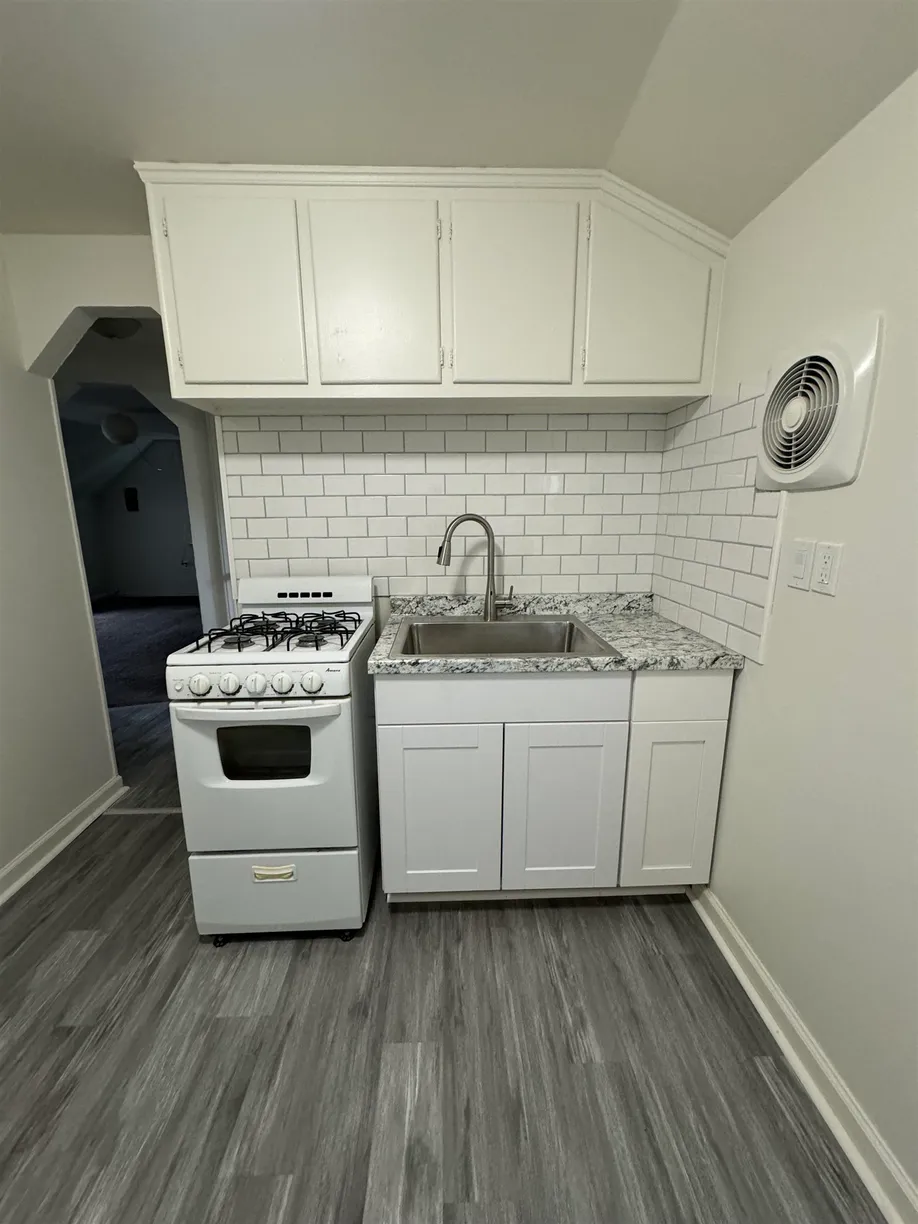 Jersey City/Hoboken Real Estate | View 88 VERNON AVE, 2 | 1 Bed, 1 Bath