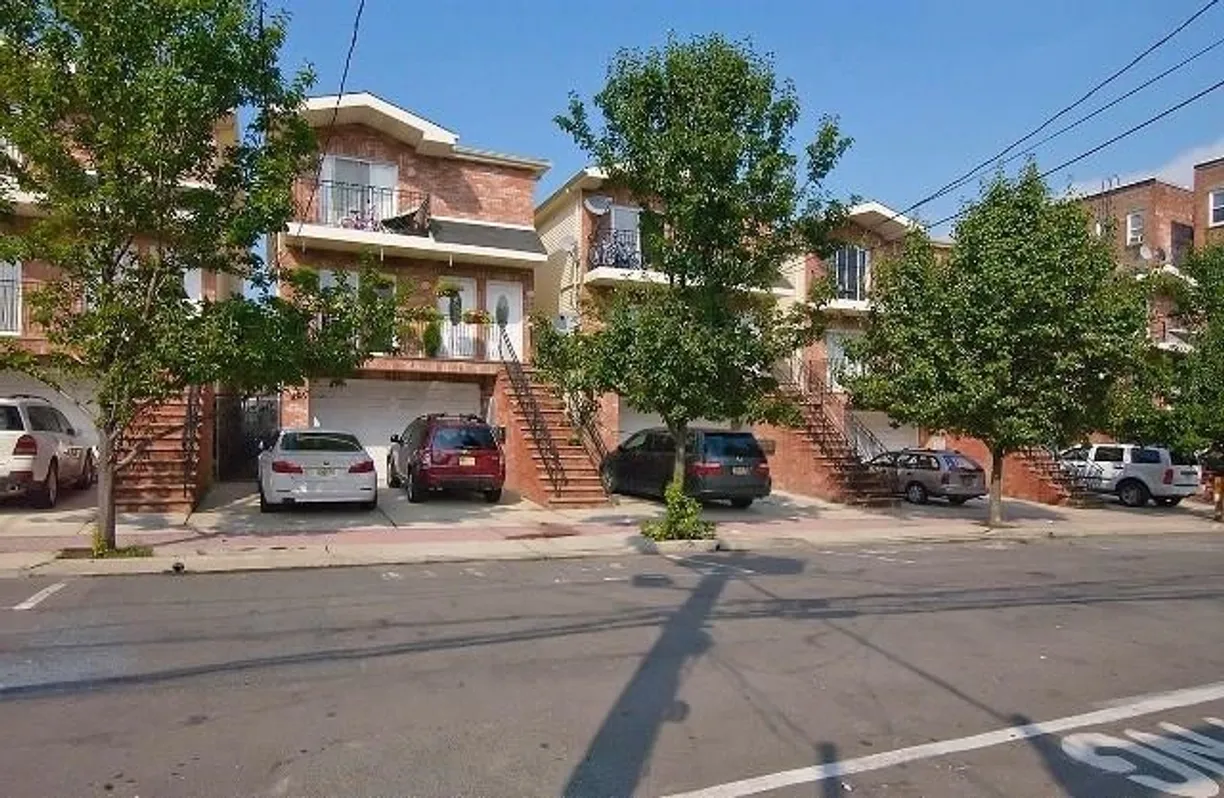 Jersey City/Hoboken Real Estate | View 710 23RD ST, 1 | 2 Beds, 1 Bath