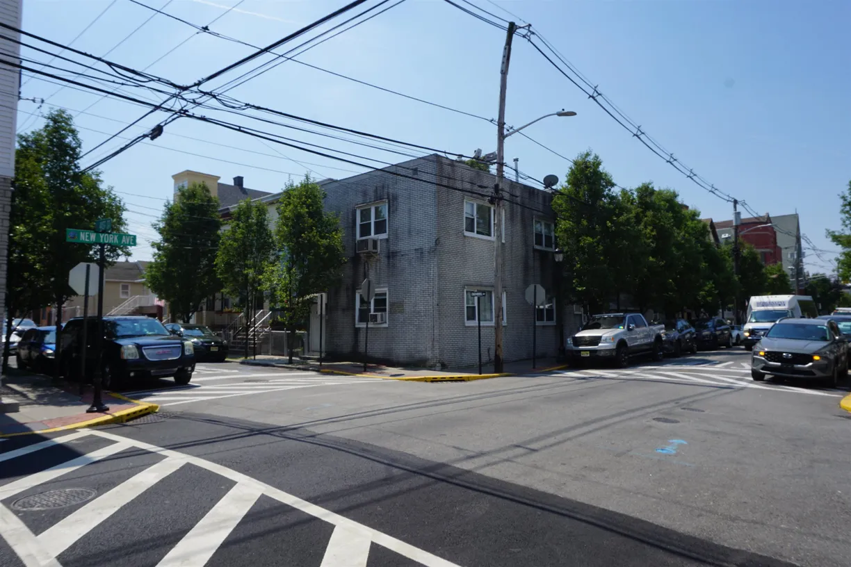 Jersey City/Hoboken Real Estate | View 327 41ST ST, 5 | 2 Beds, 1 Bath