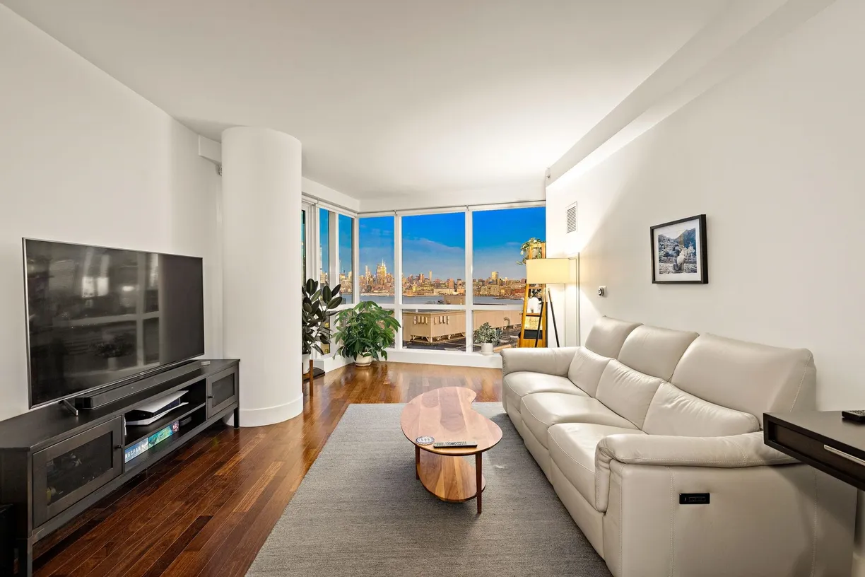 Jersey City/Hoboken Real Estate | View 77 HUDSON ST, 2106 | 1 Bed, 1 Bath