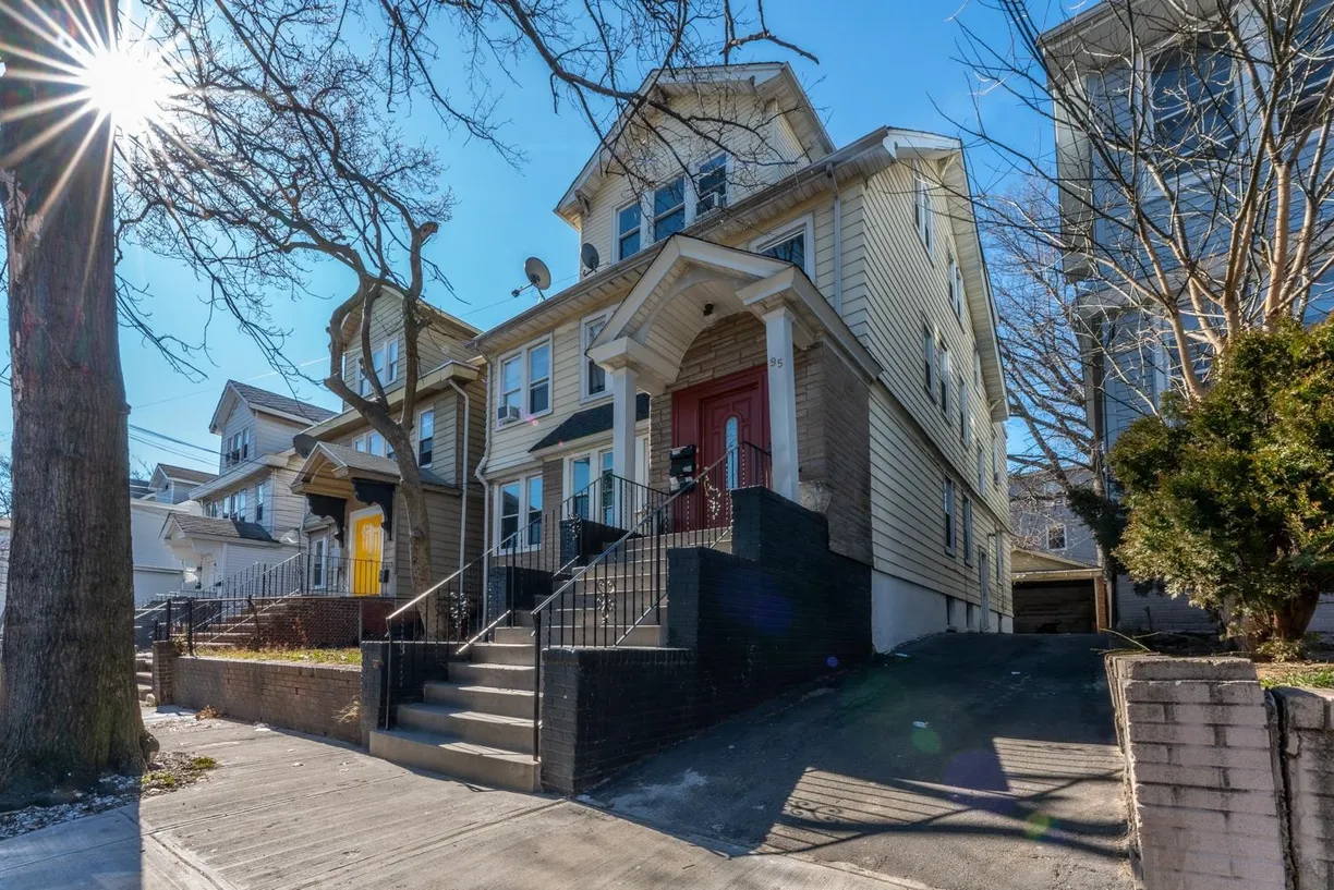 Rockland/Orange/NJ Real Estate | View 95 SCHUYLER AVE | 4 Beds, 1 Bath