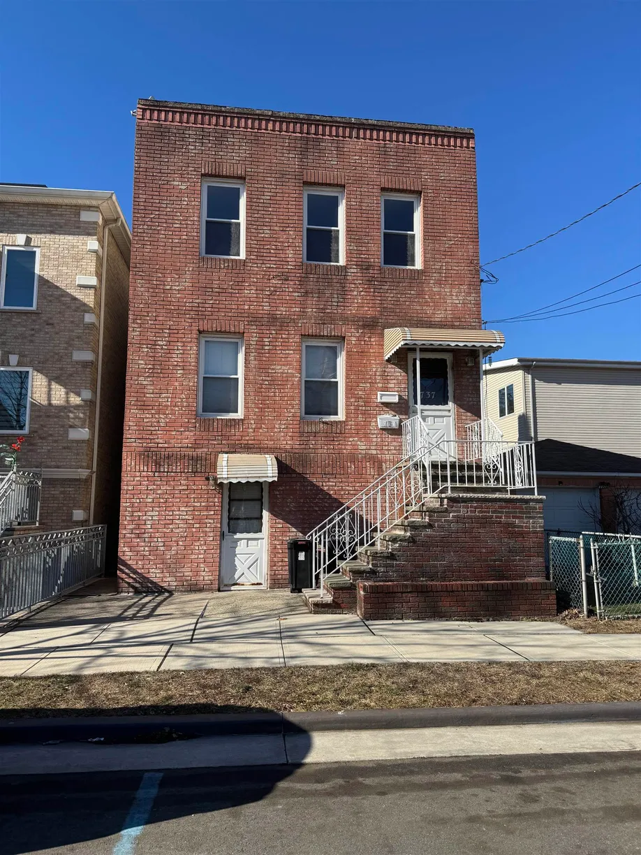 Jersey City/Hoboken Real Estate | View 737 GOLDEN AVE, 2 | 2 Beds, 1 Bath