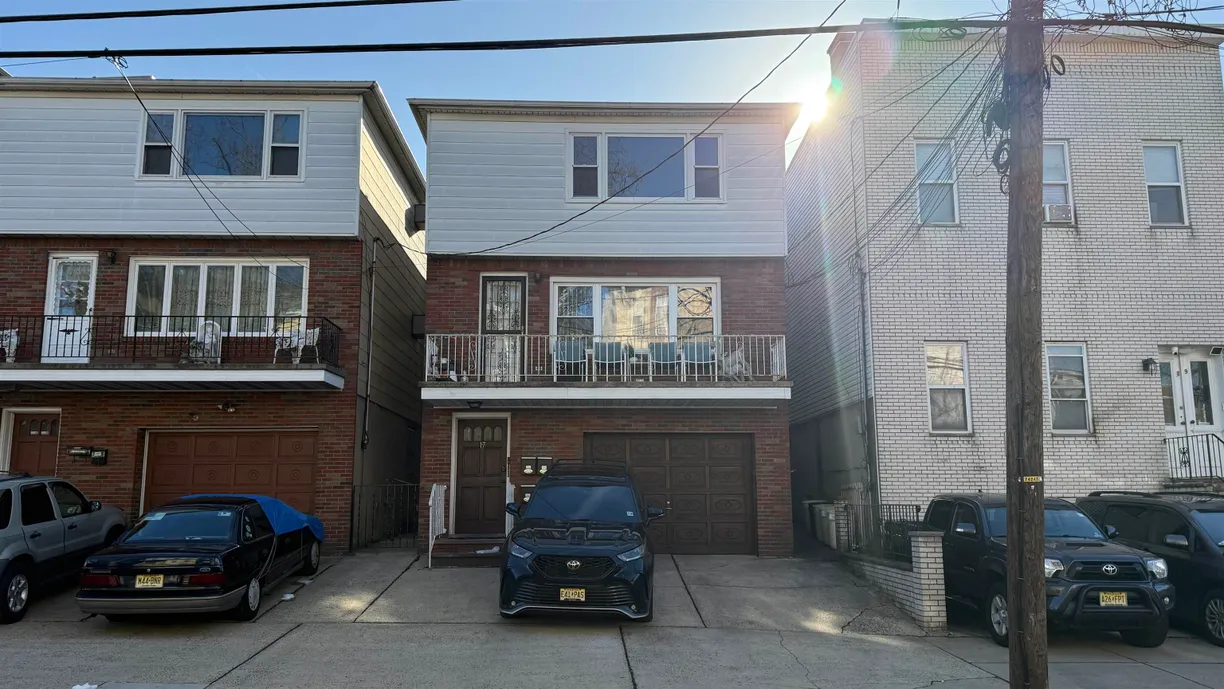 Jersey City/Hoboken Real Estate | View 17 CHARLES ST, 2 | 3 Beds, 1 Bath
